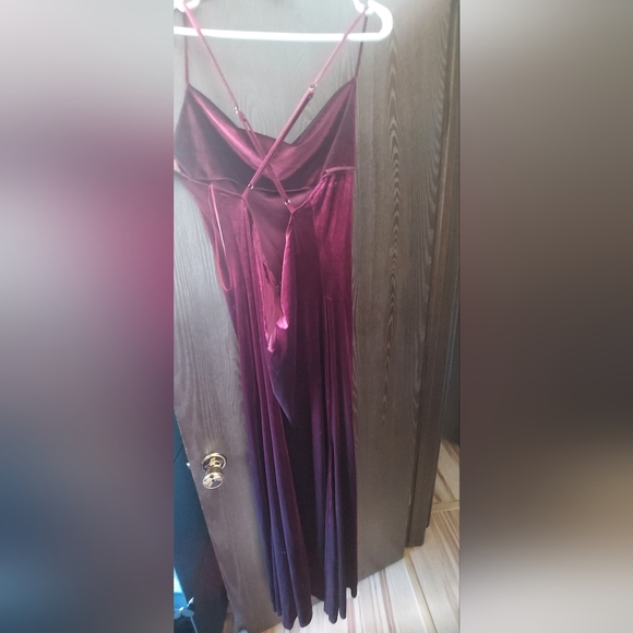 Clothes - Picture 3 of 13